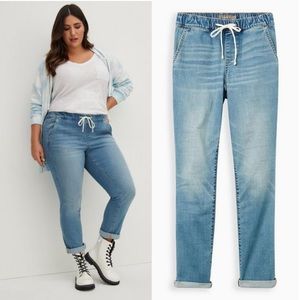 TORRID Pull-On Boyfriend Straight Super Soft Mid-Rise Jean